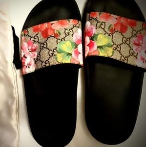 Authentic woman's Gucci floral print sandals size 7.5